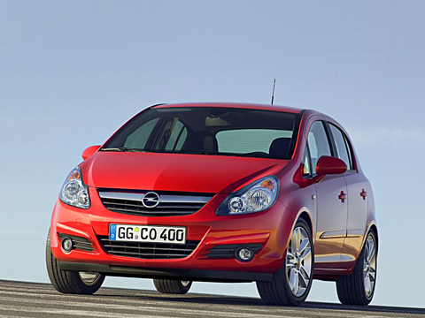 Opel corsa. Пятидверная Opel Corsa выглядит не&nbsp;так стремительно, как «трёхдверка», зато может похвастать просторным салоном.