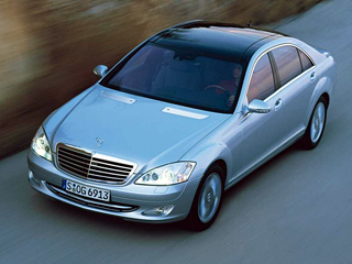 Mercedes s. Строгий, солидный дизайн, непревзойдённый уровень комфорта, обилие инновационных технологий и&nbsp;трёхлучевая звезда на&nbsp;капоте&nbsp;— вот основные слагаемые успеха нового S-класса.