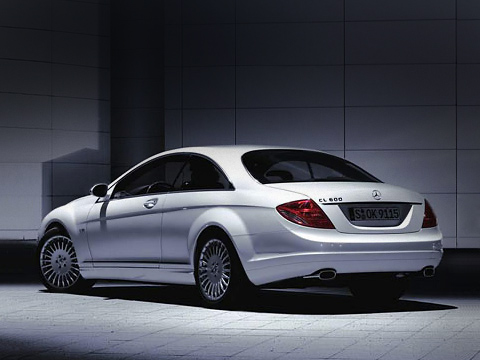 Mercedes cl. Внешний облик нового поколения Mercedes-Benz CL&nbsp;не&nbsp;имеет ничего общего с&nbsp;флагманом компании S-class, на&nbsp;базе которого он&nbsp;и&nbsp;построен.