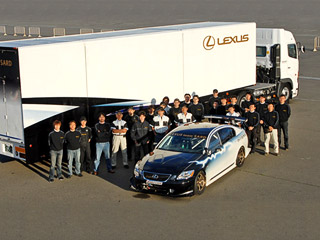 Lexus gs. Участие гибридного Lexus 450h в&nbsp;этой гонке&nbsp;— отличный шанс проверить всю перспективность гибридных силовых установок в&nbsp;автогонках.