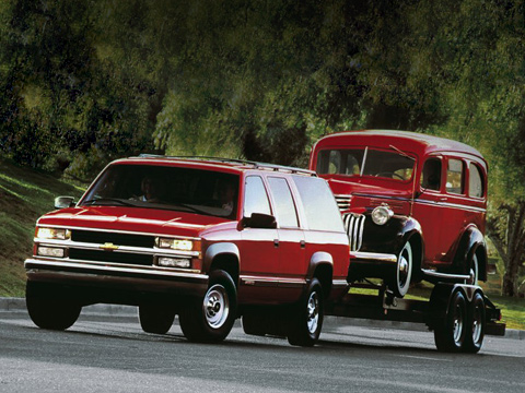 Chevrolet suburban. Отец и&nbsp;сын&nbsp;— Chevrolet Suburban образца 2000 и&nbsp;1936&nbsp;годов. Они оба большие, и&nbsp;очень-очень вместительные.