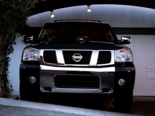 Nissan pathfinder. Большой прожорливый двигатель объёмом в&nbsp;5,6&nbsp;литра теперь можно сделать более экологичным, залив в&nbsp;топливный бак этанол.