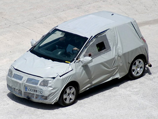 Renault twingo. Новый Renault Twingo вовсю проходит ездовые испытания. Ещё бы, ведь модель первого поколения выпускается с 1993 года.