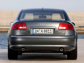 Audi a8. С&nbsp;этим мотором Audi&nbsp;A8 станет одним из&nbsp;самых мощных серийных дизельных автомобилей. Интересно, получит&nbsp;ли флагман индекс RS8?