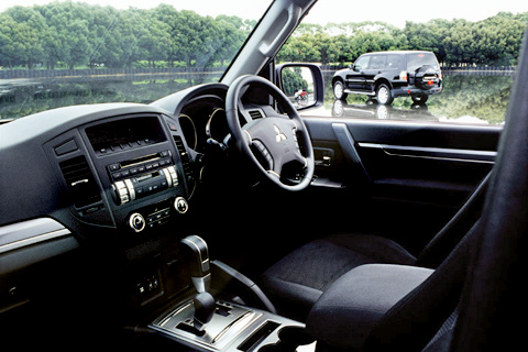 Mitsubishi pajero sport салон