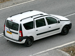 Dacia logan,Renault logan. Под капотом Dacia Logan Estate можно будет обнаружить те же самые двигатели, которыми располагает седан: бензиновые моторы объёмом 1,4 и 1,6 литра.
