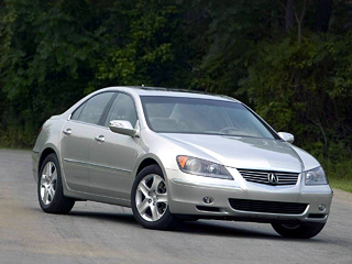 Acura rl,Acura tl. На&nbsp;китайский рынок Acura вышла с&nbsp;двумя моделями: это аналог европейской Honda Legend&nbsp;— RL&nbsp;(на&nbsp;фото) и&nbsp;вариация на&nbsp;тему Honda Accord, модель&nbsp;TL.