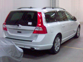Volvo v70. Универсал Volvo V70 попал в объективы шпионов прямо на территории испытательного комплекса Volvo.
