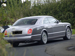 Bentley azure. Внешность Bentley Havana не таит никаких сюрпризов — тот же Azure, но с жёстким металлическим верхом.