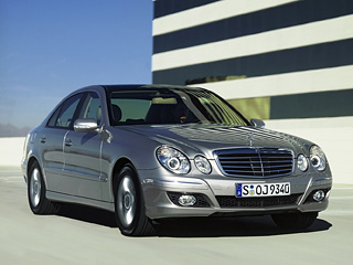 Mercedes e. На&nbsp;сегодняшний день Mercedes-Benz E-class нового поколения&nbsp;— один из&nbsp;лучших представителей автомобильного бизнес-класса.