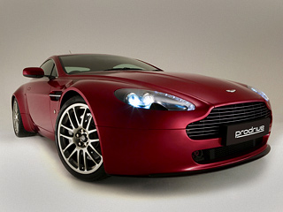 Aston martin v8 vantage. Одна из отличительных особенностей «заряженного» Aston Martin — 19-дюймовые кованые колёсные диски на спортивных покрышках Pirelli P Zero.