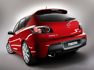 Mazda 3,Mazda 3 mps. 260-сильная Mazda3&nbsp;MPS (на&nbsp;фото) очень быстрая, но&nbsp;и&nbsp;бензин пожирает столь&nbsp;же резво. Турбодизельная версия обещает стать намного экономичнее и&nbsp;немного медленнее.
