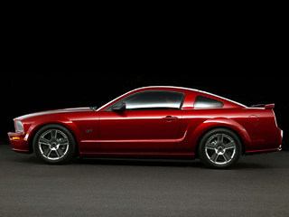 Ford mustang. Ford Mustang отлично выглядит, так что лишние двери ему совершенно ни&nbsp;к&nbsp;чему.