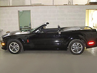 Ford mustang,Ford mustang convertible. Благодаря мальтийским мастерам купе Ford Mustang за 30 секунд превращается в эффектный кабриолет.