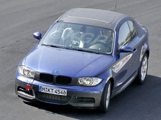 Bmw 1 coupe,Bmw m1. Пока купе 1-й серии потихоньку «оголяется», фанаты BMW активно гадают, какой же мотор окажется под капотом «заряженной» M1.