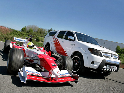 Toyota hilux sport concept,Toyota concept. Ральф Шумахер (Ralf Schumacher), похоже, подыскивает смену своему болиду. Судя по&nbsp;результатам немца в&nbsp;этом году, замена будет подходящей.