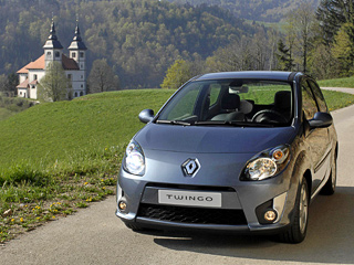 Renault twingo. Renault Twingo выпускается исключительно в&nbsp;трёхдверном исполнении и&nbsp;вообще&nbsp;— рассчитан на&nbsp;молодую эгоистичную аудиторию.