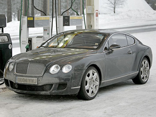 Bentley continental,Bentley continental gt. Пока обновлённый Bentley Continental проходит «зимние» тесты, руководство английской марки мечтает продать в этом году 10 тысяч автомобилей.