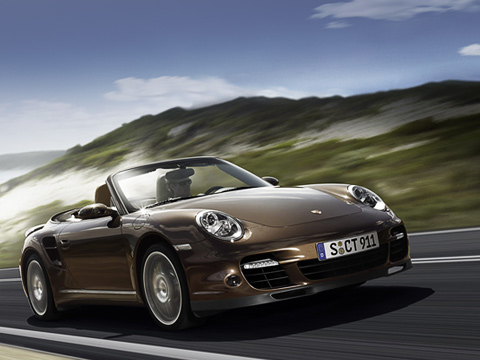 Porsche 911,Porsche 911 turbo cabriolet. Несмотря на&nbsp;недюжинные динамические характеристики турбокабриолет Porsche расходует в&nbsp;среднем 12,9&nbsp;литра топлива на&nbsp;«сотню».