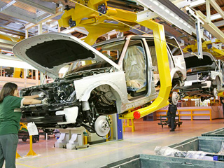 Land rover discovery. Завод Land Rover предоставляет 50&nbsp;тысяч рабочих мест, а&nbsp;78%&nbsp;всей произведённой продукции отправляется на&nbsp;экспорт.