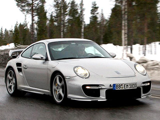 Porsche gt2. В продажу машина поступит только в следующем году, но уже сейчас Porsche GT2 безумно популярен среди фанатов прославленной марки.