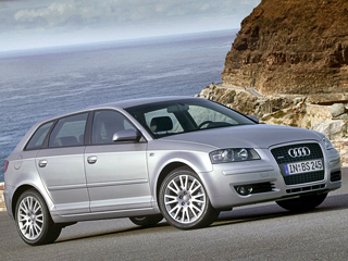 Audi a3. Новая модификация&nbsp;Audi&nbsp;A3&nbsp;заменит прежнюю, самую слабую, оснащённую 115-сильным бензиновым мотором объёмом 1,6&nbsp;литра.