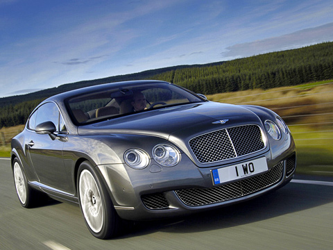 Bentley continental gt,Bentley continental gt. Проще всего узнать обновлённый Bentley Continental GT по другому переднему бамперу и изменённым корпусам фар. Ну и по паре новых оттенков кузова, если вы, конечно, ознакомлены с предыдущими.