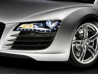 Audi r8. Евросоюз разрешил Audi использовать фары на&nbsp;светодиодах, но&nbsp;пока лишь на&nbsp;суперкаре&nbsp;R8.