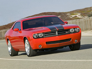 Dodge challenger. Новый Dodge Challenger с&nbsp;мощнейшим&nbsp;V8&nbsp;— достойный наследник легендарного предка.
