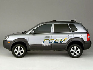 Hyundai tucson fcev. Корейцы в&nbsp;своей опытной разработке Tucson FCEV использовали топливные ячейки американской компании UTC&nbsp;Power. Авторство Hyundai стоит за&nbsp;электрической и&nbsp;механической частями.