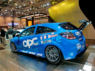 Opel astra opc,Opel astra opc nurburgring edition. Несмотря на&nbsp;визуальную схожесть с&nbsp;серийной Астрой OPC, версия Race Camp&nbsp;— настоящий гоночный автомобиль. А&nbsp;как он&nbsp;себя проявит на&nbsp;трассе, узнаем после финиша марафона «24&nbsp;часа Нюрбургринга».