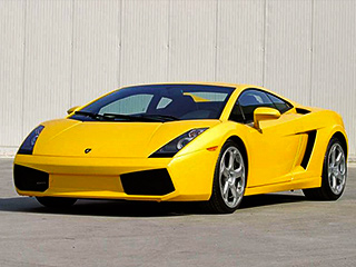 Lamborghini gallardo. Оснащённая 5-литровым&nbsp;V10 мощностью 520&nbsp;лошадиных сил, Lamborghini Gallardo встала на&nbsp;конвейер в&nbsp;2003&nbsp;году. Три года спустя дебютировала и&nbsp;открытая версия Spyder.