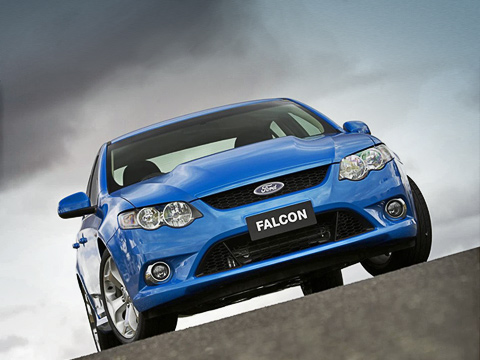Ford falcon. Главным конкурентом новому поколению Ford Falcon станет его вечный враг&nbsp;— Holden Commodore, продукт концерна General Motors.