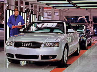 Audi a4. В&nbsp;2002-м после предложения ребят из&nbsp;Ингольштадта о&nbsp;сборке кабриолетов&nbsp;A4 немцы из&nbsp;Karmann очень обрадовались, что им&nbsp;достался такой большой контракт. В&nbsp;конце этого года они будут провожать последний автомобиль со&nbsp;слезами на&nbsp;глазах и&nbsp;с&nbsp;пустыми карманами.