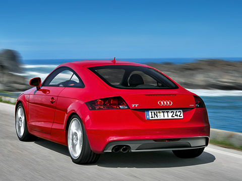 Audi tt. Пик мощности достигается на&nbsp;4200&nbsp;об/мин, а&nbsp;максимальный крутящий момент&nbsp;— в&nbsp;пределах от&nbsp;1750&nbsp;до 2500&nbsp;об/мин.