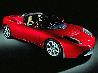 Tesla roadster. Цена этого красного красавца, построенного на&nbsp;базе Lotus Elise, составляет около 100&nbsp;тысяч долларов, но&nbsp;сотрудники Tesla Motors уже и&nbsp;не&nbsp;знают, как отбиваться от&nbsp;покупателей. Очень заждалась публика суперкаров на&nbsp;электротяге.