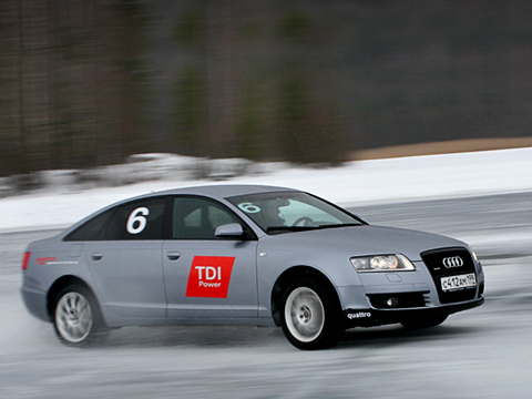 Audi a6. Полный привод по сравнению с моноприводом наиболее каверзен. В скольжение под газом могут отправиться все колёса. Причём они могут сделать это как одновременно, так и совершенно в произвольном порядке.