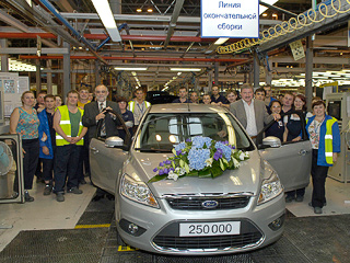 Ford focus. Только российский завод Ford выпускает Focus сразу в&nbsp;четырёх кузовах. Юбилейным экземпляром стал серебристый универсал.