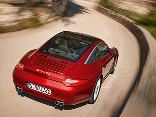 Porsche 911. Двухсекционная стеклянная крыша версии Porsche 911&nbsp;Targa площадью 1,54&nbsp;м2&nbsp;открывается за&nbsp;семь секунд.