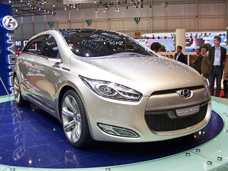 Hyundai i40. Впервые концепт Hyundai Genus был показан на&nbsp;Женевском автосалоне в&nbsp;2006&nbsp;году. Под капотом полноприводного универсала установлен турбодизель&nbsp;2.2, который работает в&nbsp;паре с&nbsp;пятиступенчатым «автоматом».