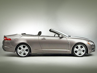 Jaguar xf. Пока новый кабриолет XF&nbsp;— лишь качественный компьютерный рисунок. Но&nbsp;достоверно известно, что крыша будет мягкой. Классика! Колёсная база по&nbsp;сравнению с&nbsp;седаном будет укорочена, чтобы решить проблему жёсткости кузова.