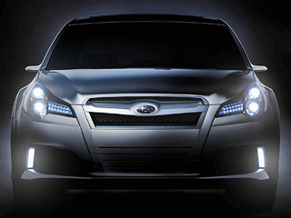 Subaru legacy,Subaru concept,Subaru legacy concept. Характерная фальшрадиаторная решётка, выразительная оптика и&nbsp;бамперы с&nbsp;большими воздухозаборниками и&nbsp;вертикальными противотуманками&nbsp;— стильно и&nbsp;узнаваемо.