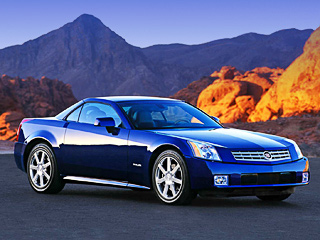 Cadillac xlr. Cadillac&nbsp;XLR оснащается 320-сильным двигателем&nbsp;V8&nbsp;4.6 и&nbsp;шестиступенчатым «автоматом». Однако есть версия и&nbsp;«погорячее» под названием&nbsp;XLR-V. Её&nbsp;«сердце»&nbsp;— мотор&nbsp;V8&nbsp;4.4 с&nbsp;приводным нагнетателем. Мощности 443&nbsp;л.с. хватает для того, чтобы разогнаться до&nbsp;сотни за&nbsp;4,6&nbsp;с.