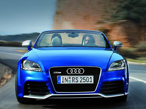 Audi tt rs. В Европе за&nbsp;родстеры Audi TT&nbsp;RS&nbsp;будут брать на&nbsp;2500&nbsp;евро больше, чем за&nbsp;«заряженное» купе.