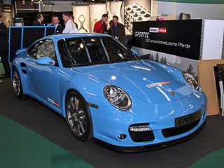 Porsche 911. Доведённое до ума купе Sportec SP 550mc с 550-сильным мотором способно набрать 200 км/ч за 11 с. Porsche 911 Turbo делает то же за 12,8 с.