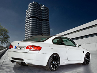 Bmw m3. У&nbsp;вашего дилера BMW может стоять годовая очередь на&nbsp;M3,&nbsp;но&nbsp;машину в&nbsp;версии Edition доставят ровно через полгода.