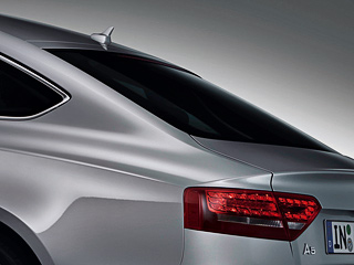 Audi a5 sportback. По&nbsp;официальным данным, объём багажника у&nbsp;спортбека такой&nbsp;же, как и&nbsp;у&nbsp;седана&nbsp;A4,&nbsp;— 480&nbsp;л.&nbsp;При сложенных задних сиденьях&nbsp;— 980&nbsp;л,&nbsp;и&nbsp;это на&nbsp;18&nbsp;л&nbsp;больше аналогичного показателя четырёхдверной модели.