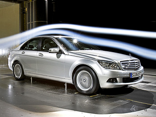 Mercedes c,Mercedes a,Mercedes b. Пока трёхцилиндровые движки находятся в&nbsp;стадии разработки, Mercedes активно продвигает чистые дизели и&nbsp;гибридные версии.