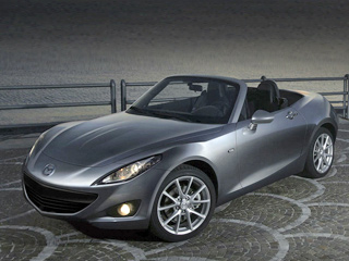 Mazda mx-2. Родстеры Mazda MX-2&nbsp;в&nbsp;«базе» будут комплектоваться пятиступенчатыми «механиками». На&nbsp;японском рынке наверняка появится и&nbsp;«автомат».