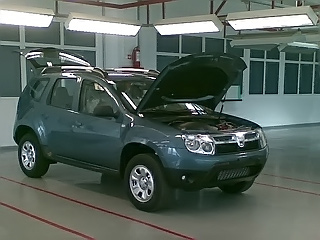 Dacia duster. Мы&nbsp;пока не&nbsp;знаем, чья платформа послужила основой для румынского кроссовера. Ведь логановская база не&nbsp;рассчитана на&nbsp;трансмиссию 4×4.